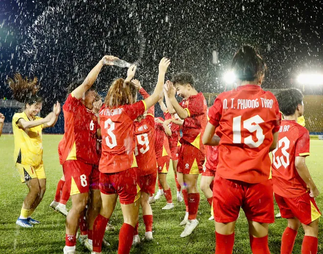 Thắng tối thiểu U17 Hong Kong (Trung Quốc), U17 Việt Nam giành vé dự VCK U17 châu Á- Ảnh 4. Thắng tối thiểu U17 Hong Kong (Trung Quốc), U17 Việt Nam giành vé dự VCK U17 châu Á- Ảnh 4.