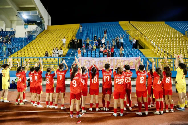Thắng tối thiểu U17 Hong Kong (Trung Quốc), U17 Việt Nam giành vé dự VCK U17 châu Á- Ảnh 6. Thắng tối thiểu U17 Hong Kong (Trung Quốc), U17 Việt Nam giành vé dự VCK U17 châu Á- Ảnh 6.