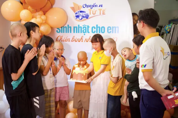 Chuyến xe tử tế th&aacute;ng 10: Mang y&ecirc;u thương đến c&aacute;c bệnh nhi ung thư tại nh&agrave; trọ 0 đồng - Ảnh 6.