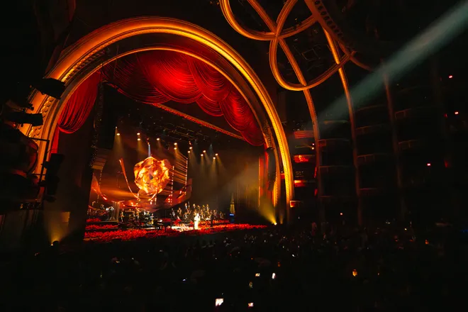 Choáng ngợp với Sketch A Rose của Hà Anh Tuấn tại Dolby Theater - Ảnh 1.