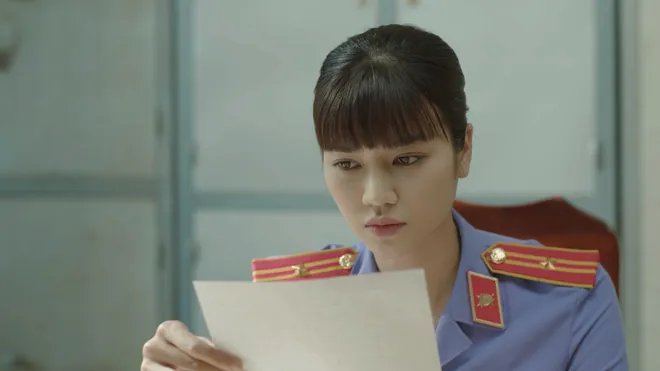 Lằn ranh: Thoát khỏi khuôn mẫu mặc định của dòng phim chính luận - Ảnh 8.