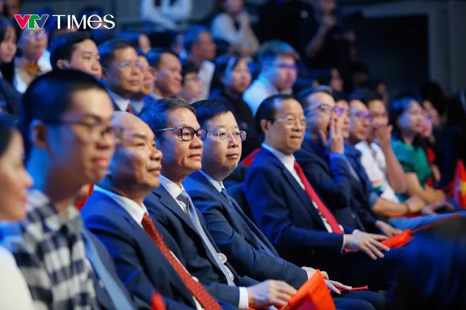 Chung kết Đường lên đỉnh Olympia 2025 kịch tính tới giây cuối cùng! - Ảnh 3.