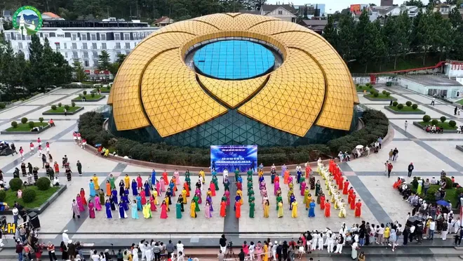 Lâm Đồng: Hơn 300 vũ công hội tụ tại Liên hoan Dân vũ thể thao 2025 - Ảnh 1.