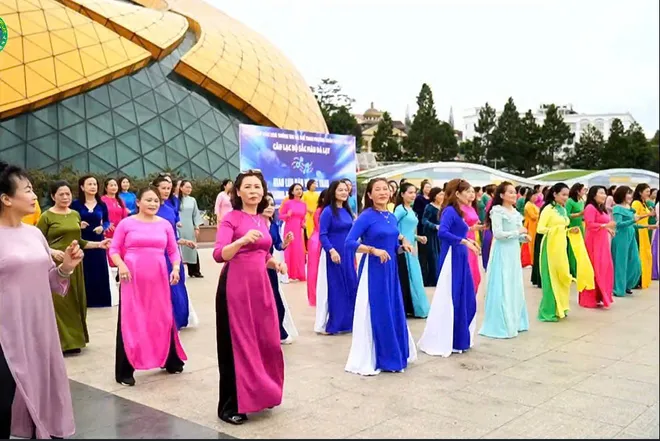 Lâm Đồng: Hơn 300 vũ công hội tụ tại Liên hoan Dân vũ thể thao 2025 - Ảnh 3.