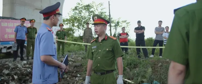 Lằn ranh - Tập 1: Triển bị nhắc vì quá gần gũi với doanh nghiệp - Ảnh 13.