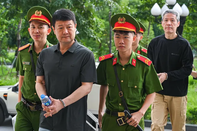 Hôm nay, 141 bị cáo hầu tòa trong vụ đánh bạc nghìn tỷ ở khách sạn Pullman Hà Nội - Ảnh 4.