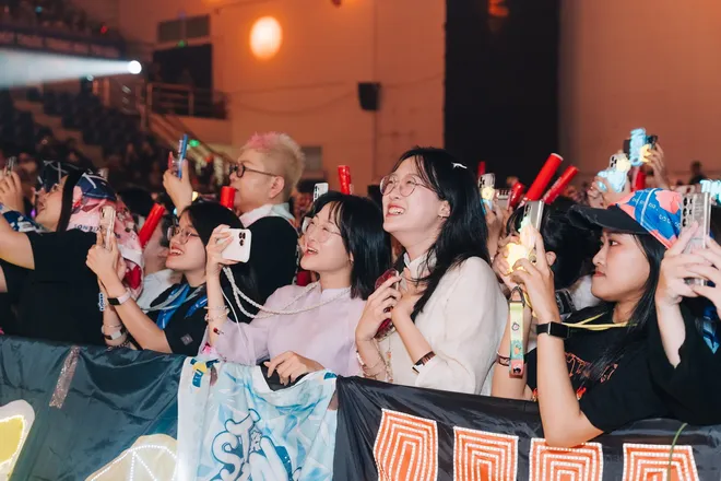 Đêm nhạc gắn kết yêu thương, hướng về đồng bào vùng lũ của các Anh tài - Ảnh 10.