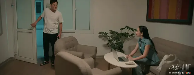 C&aacute;ch em 1 milimet - Tập 18: Hẹn bạn g&aacute;i Đức đến ph&ograve;ng ri&ecirc;ng, Nghi&ecirc;m định giở tr&ograve; đồi bại?- Ảnh 5.