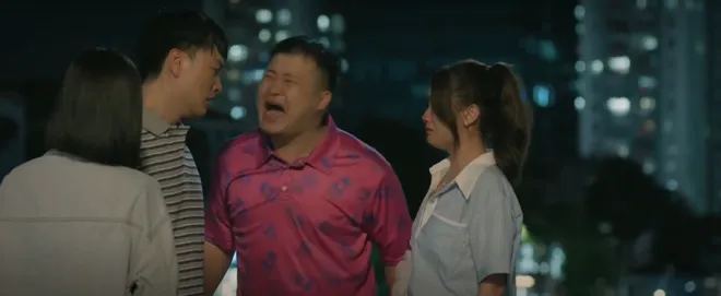 Cách em 1 milimet - Tập 18: Nghiêm cưỡng bức Nga trong phòng riêng, bị Đức đánh vỡ mặt tiền - Ảnh 30.