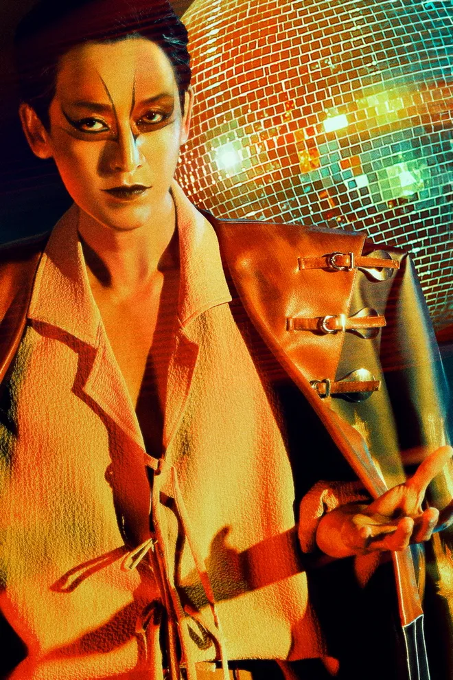 Liên Bỉnh Phát xuất hiện trong bộ ảnh phong cách Halloween để giới thiệu phim mới- Ảnh 2. Liên Bỉnh Phát xuất hiện trong bộ ảnh phong cách Halloween để giới thiệu phim mới- Ảnh 2.