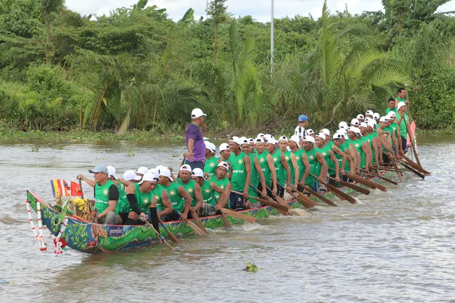 Cần Thơ rộn ràng Lễ hội Óoc Om Bóc – Đua ghe Ngo 2025- Ảnh 7.