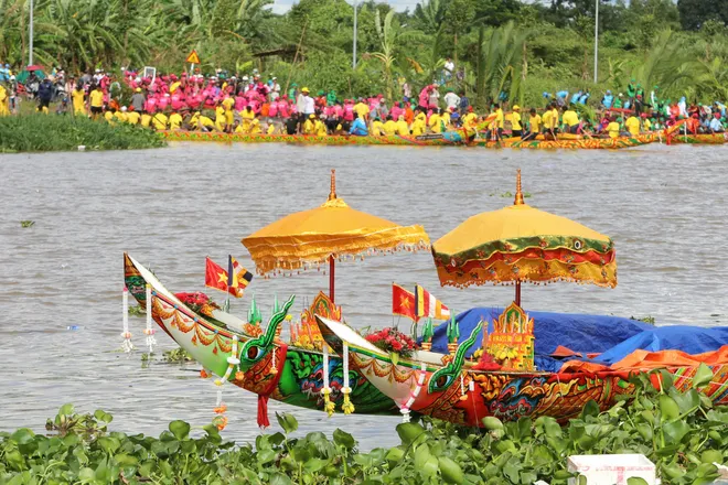 Cần Thơ rộn ràng Lễ hội Óoc Om Bóc – Đua ghe Ngo 2025- Ảnh 11.