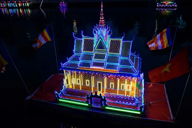 Cần Thơ rộn ràng Lễ hội Óoc Om Bóc – Đua ghe Ngo 2025- Ảnh 3.