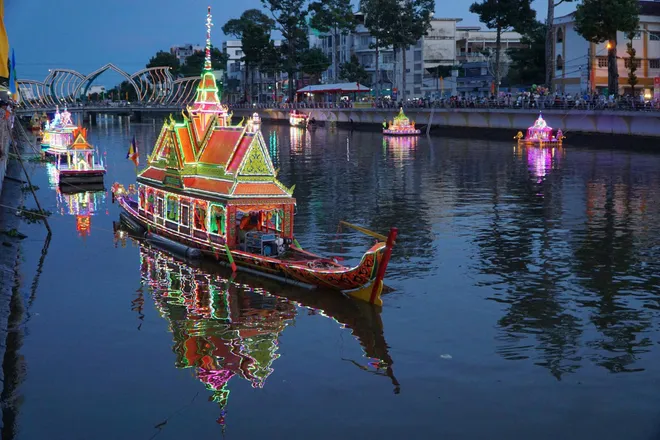 Cần Thơ rộn ràng Lễ hội Óoc Om Bóc – Đua ghe Ngo 2025- Ảnh 4.