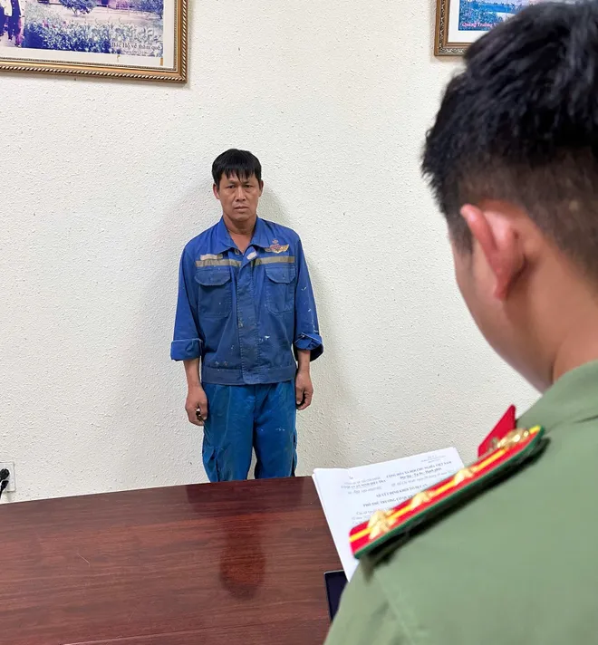 Khởi tố hai thuyền trưởng đưa tàu đi đánh bắt trái phép ở vùng biển nước ngoài - Ảnh 1.