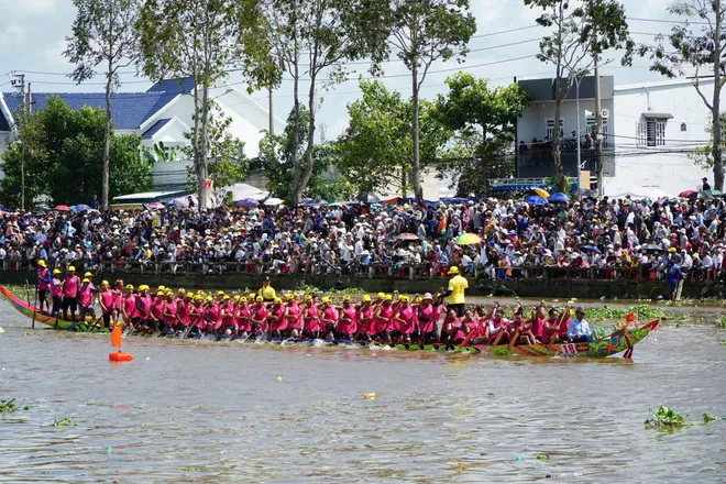 Sôi nổi giải đua ghe ngo TP Cần Thơ năm 2025- Ảnh 4. Sôi nổi giải đua ghe ngo TP Cần Thơ năm 2025- Ảnh 4.