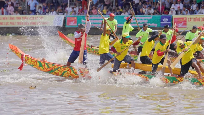 Sôi nổi giải đua ghe ngo TP Cần Thơ năm 2025- Ảnh 6. Sôi nổi giải đua ghe ngo TP Cần Thơ năm 2025- Ảnh 6.