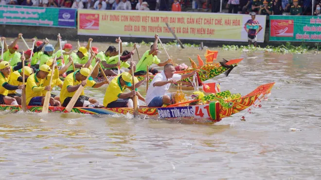 Sôi nổi giải đua ghe ngo TP Cần Thơ năm 2025- Ảnh 5. Sôi nổi giải đua ghe ngo TP Cần Thơ năm 2025- Ảnh 5.