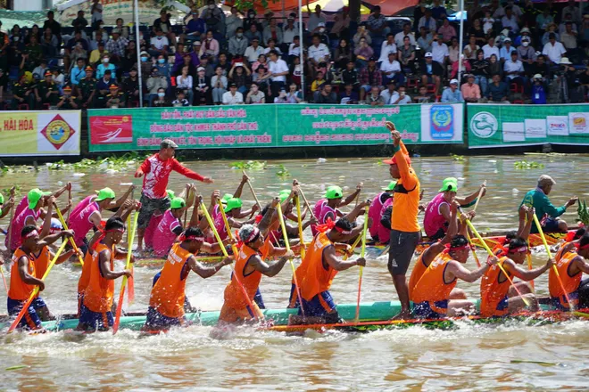 Sôi nổi giải đua ghe ngo TP Cần Thơ năm 2025- Ảnh 9. Sôi nổi giải đua ghe ngo TP Cần Thơ năm 2025- Ảnh 9.