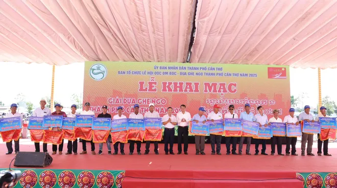 Sôi nổi giải đua ghe ngo TP Cần Thơ năm 2025- Ảnh 2. Sôi nổi giải đua ghe ngo TP Cần Thơ năm 2025- Ảnh 2.