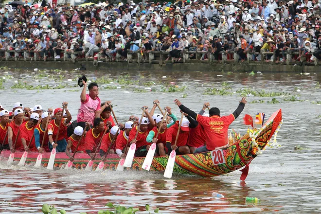 Giải Đua ghe Ngo Cần Thơ 2025 kh&eacute;p lại với những chiến thắng ngoạn mục - Ảnh 9.