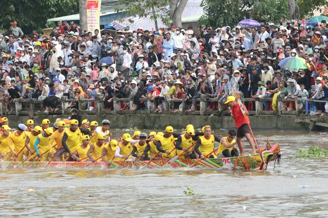 Giải Đua ghe Ngo Cần Thơ 2025 kh&eacute;p lại với những chiến thắng ngoạn mục - Ảnh 7.