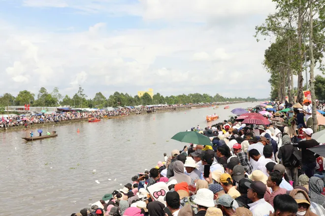 Giải Đua ghe Ngo Cần Thơ 2025 kh&eacute;p lại với những chiến thắng ngoạn mục - Ảnh 3.