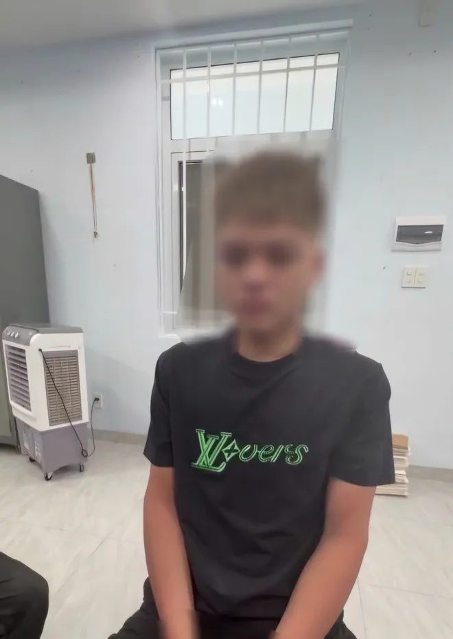 Bắt nóng 2 đối tượng cướp tiệm vàng tại TP Hồ Chí Minh- Ảnh 2.