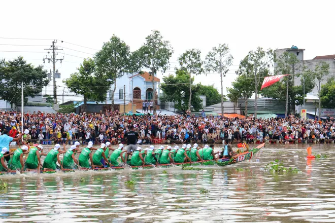 Giải Đua ghe Ngo Cần Thơ 2025 kh&eacute;p lại với những chiến thắng ngoạn mục - Ảnh 13.