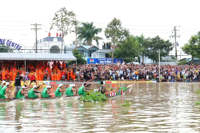Giải Đua ghe Ngo Cần Thơ 2025 kh&eacute;p lại với những chiến thắng ngoạn mục - Ảnh 14.