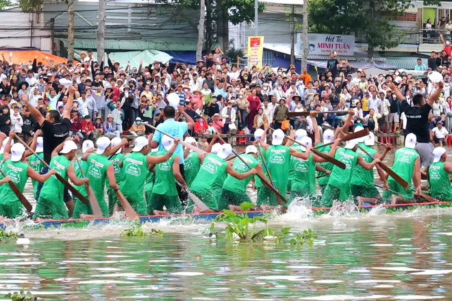 Giải Đua ghe Ngo Cần Thơ 2025 kh&eacute;p lại với những chiến thắng ngoạn mục - Ảnh 12.