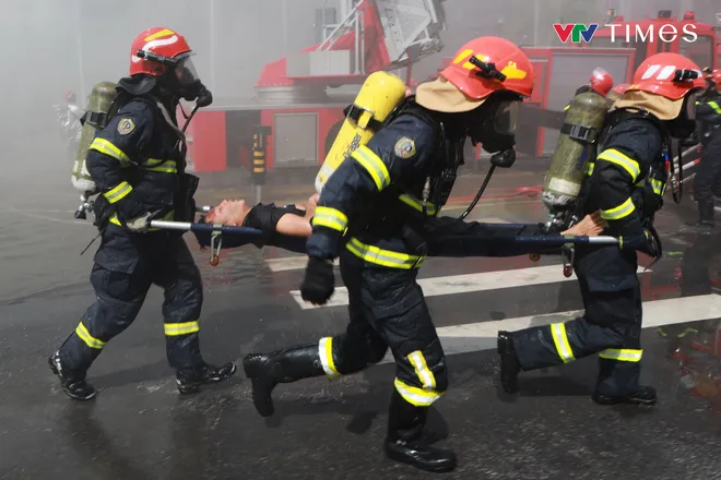 TP Hồ Chí Minh: Hơn 3.000 người tham gia diễn tập phòng chữa cháy và cứu nạn, cứu hộ lớn nhất năm- Ảnh 12. TP Hồ Chí Minh: Hơn 3.000 người tham gia diễn tập phòng chữa cháy và cứu nạn, cứu hộ lớn nhất năm- Ảnh 12.