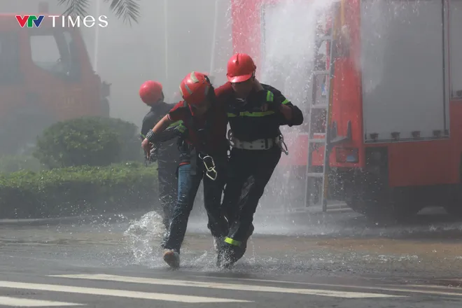 TP Hồ Chí Minh: Hơn 3.000 người tham gia diễn tập phòng chữa cháy và cứu nạn, cứu hộ lớn nhất năm- Ảnh 10. TP Hồ Chí Minh: Hơn 3.000 người tham gia diễn tập phòng chữa cháy và cứu nạn, cứu hộ lớn nhất năm- Ảnh 10.