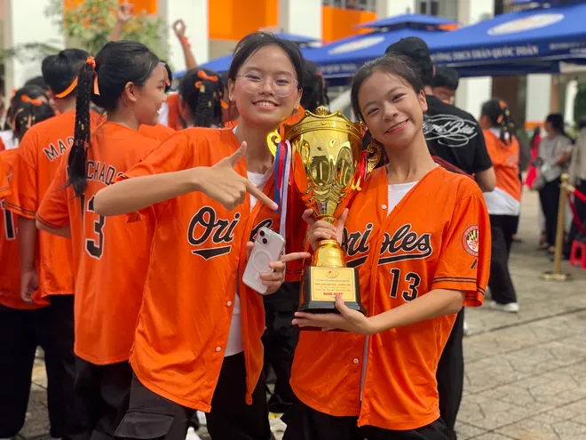 Những "đóa hoa đẹp nhất" tri ân thầy cô giáo - Ảnh 12.