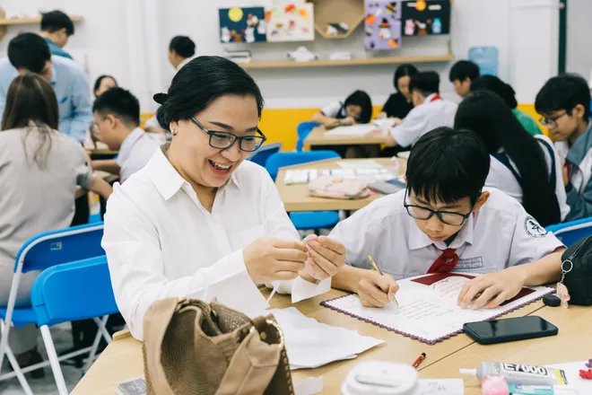 Những "đóa hoa đẹp nhất" tri ân thầy cô giáo - Ảnh 4.