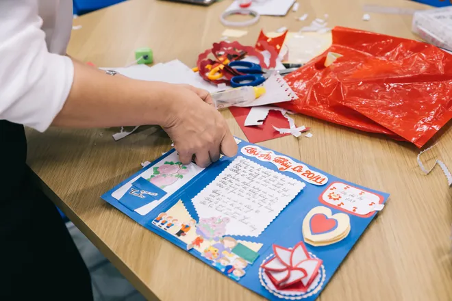 Những "đóa hoa đẹp nhất" tri ân thầy cô giáo - Ảnh 6.