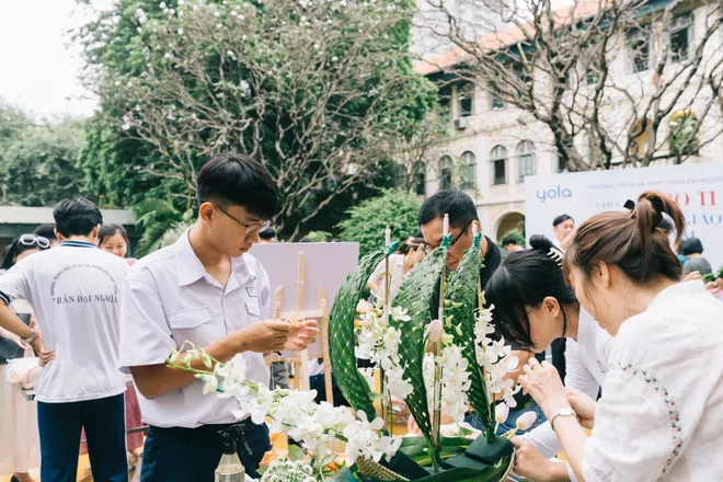 Những "đóa hoa đẹp nhất" tri ân thầy cô giáo - Ảnh 2.