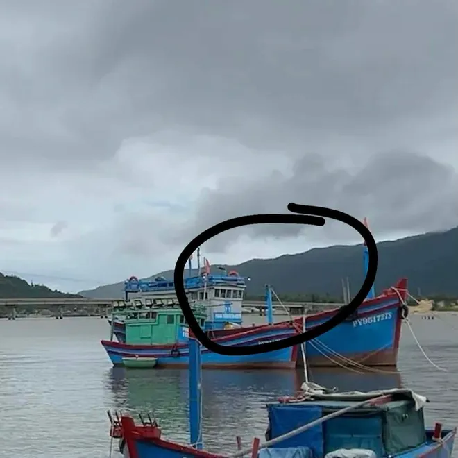 Người dân tại các tỉnh miền Trung kêu cứu do nước lũ dâng cao - Ảnh 13.