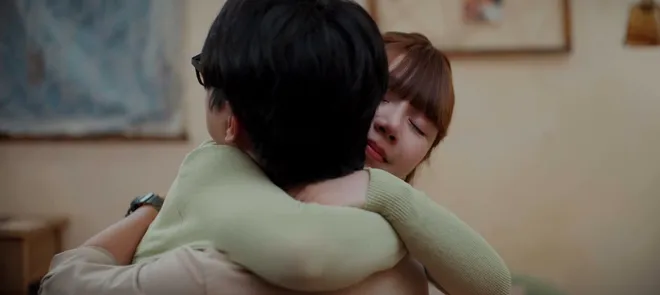 Gió ngang khoảng trời xanh - Tập 45: Buổi tối hàn gắn ngọt lịm của đôi vợ chồng suýt ly hôn Lam - Toàn- Ảnh 5.