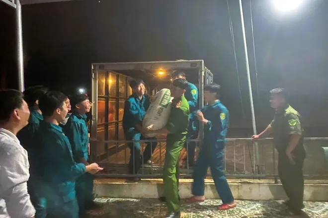 Đồng Nai: Công an sơ tán người dân vùng trũng khi thủy điện xả nước- Ảnh 2.