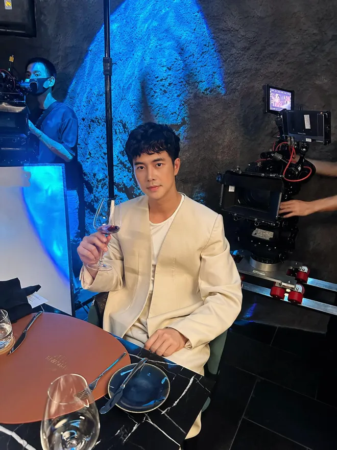 Gió ngang khoảng trời xanh: Hậu trường siêu đáng yêu của cặp Ngân và Dũng 'con bác Bơ'- Ảnh 10. Gió ngang khoảng trời xanh: Hậu trường siêu đáng yêu của cặp Ngân và Dũng 'con bác Bơ'- Ảnh 10.