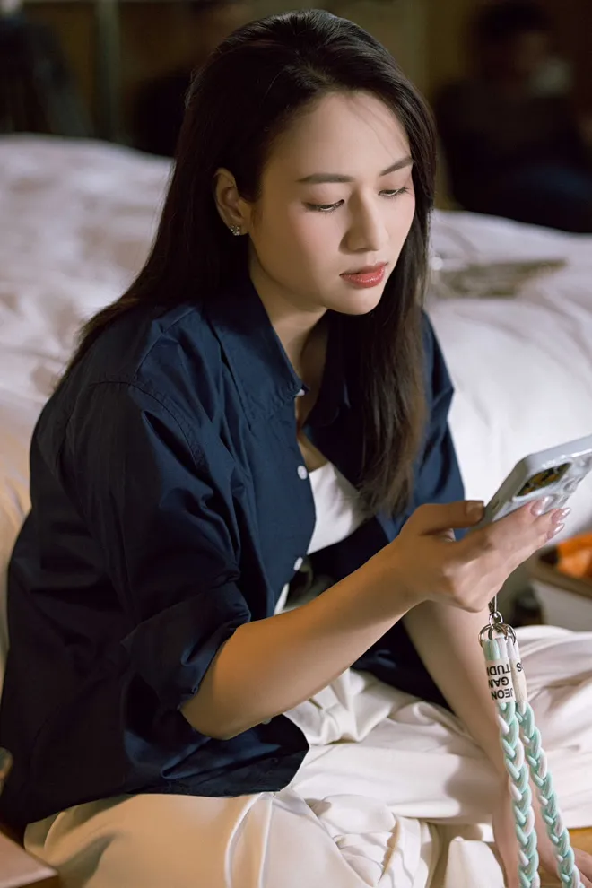 Gió ngang khoảng trời xanh: Hậu trường siêu đáng yêu của cặp Ngân và Dũng 'con bác Bơ'- Ảnh 15. Gió ngang khoảng trời xanh: Hậu trường siêu đáng yêu của cặp Ngân và Dũng 'con bác Bơ'- Ảnh 15.