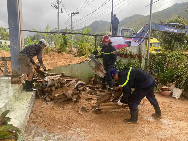 Công an TP Hồ Chí Minh thần tốc chi viện tâm lũ Đắk Lắk - Ảnh 4.