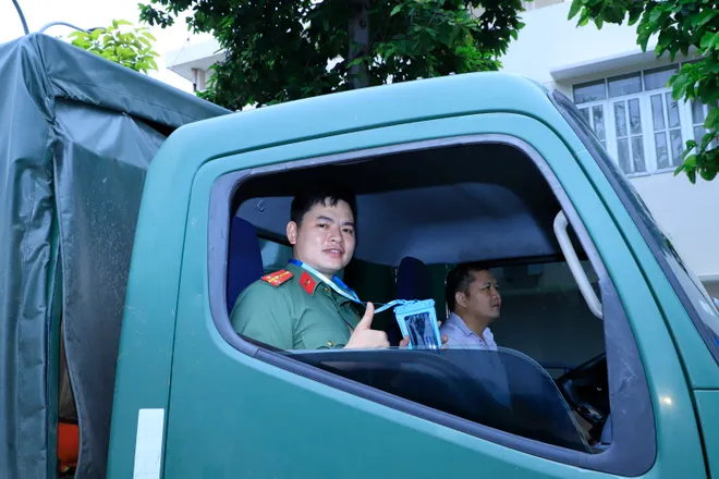 Công an Đồng Nai tăng cường lực lượng hỗ trợ Đắk Lắk ứng phó mưa lũ - Ảnh 8.