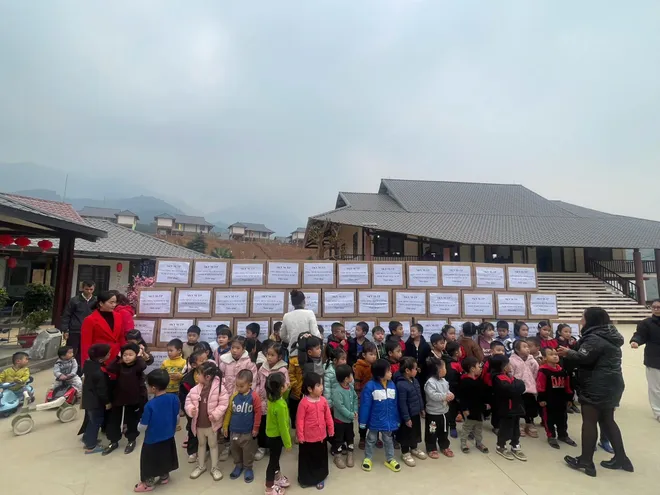 M‑TP Entertainment tiếp tục đồng hành cùng Quỹ Tấm lòng Việt sẻ chia khó khăn với đồng bào miền Trung- Ảnh 3. M‑TP Entertainment tiếp tục đồng hành cùng Quỹ Tấm lòng Việt sẻ chia khó khăn với đồng bào miền Trung- Ảnh 3.