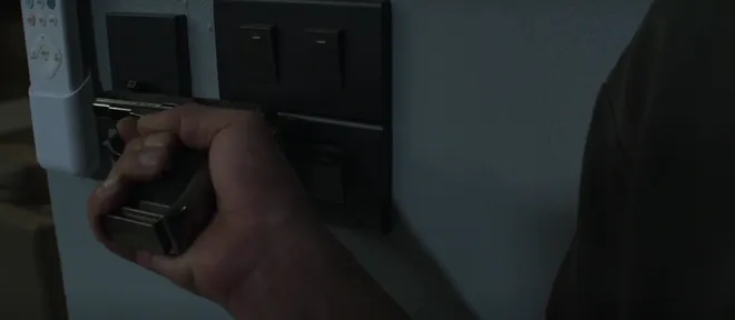 Lằn ranh - Tập 18: Xuất hiện ông trùm đứng sau những vụ làm ăn phi pháp của Thiệu- Ảnh 13. Lằn ranh - Tập 18: Xuất hiện ông trùm đứng sau những vụ làm ăn phi pháp của Thiệu- Ảnh 13.