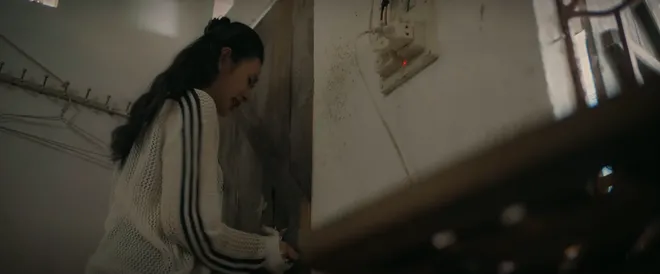 Cách em 1 milimet - Tập 25: Tìm đến tận nhà Biên đòi ngủ lại, con gái ông trùm bị Biên nhốt lại - Ảnh 4.