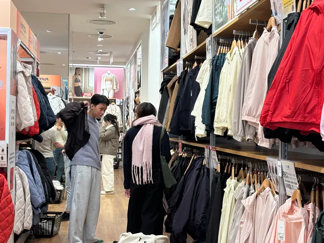 Black Friday 2025: Làn sóng "Sale sập sàn" tiếp diễn, người tiêu dùng Việt vẫn e dè - Ảnh 11.