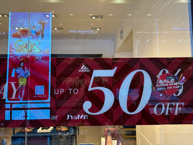 Black Friday 2025: Làn sóng "Sale sập sàn" tiếp diễn, người tiêu dùng Việt vẫn e dè - Ảnh 2.