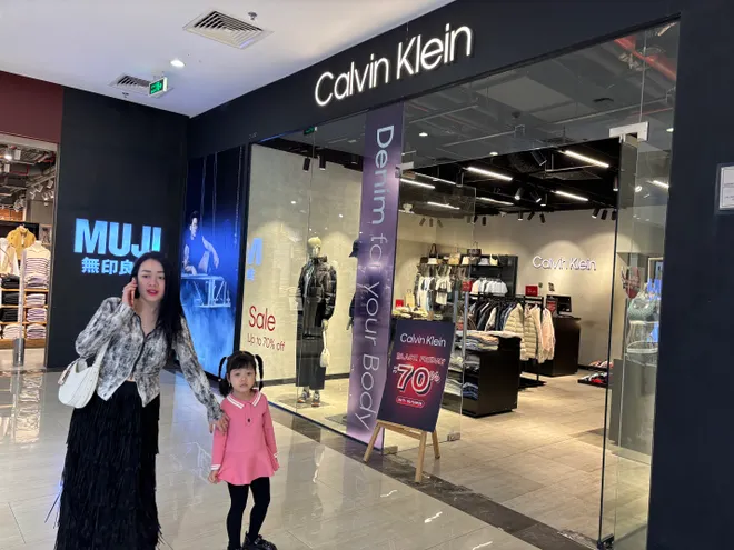 Black Friday 2025: Làn sóng "Sale sập sàn" tiếp diễn, người tiêu dùng Việt vẫn e dè - Ảnh 12.